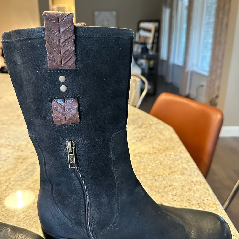Ugg Jaspan black suede boot size 10.  Great condition